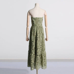 Rosafarbenes, besticktes Elegance Tube-Kleid