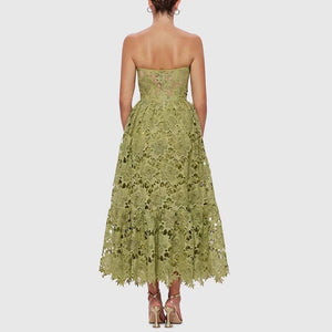 Rosafarbenes, besticktes Elegance Tube-Kleid