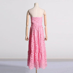 Rosafarbenes, besticktes Elegance Tube-Kleid