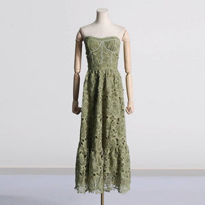 Rosafarbenes, besticktes Elegance Tube-Kleid