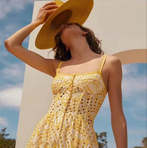 Elegantes Spitzenkleid — Beach & Resort Ready