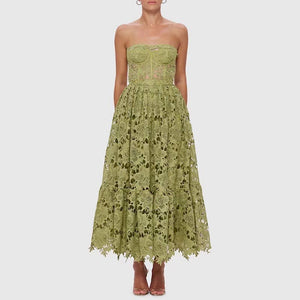 Rosafarbenes, besticktes Elegance Tube-Kleid