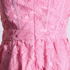 Rosafarbenes, besticktes Elegance Tube-Kleid