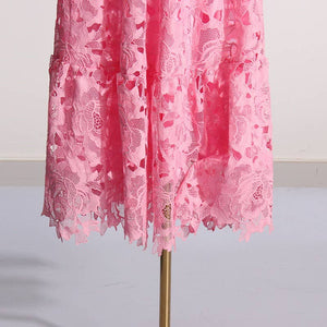 Rosafarbenes, besticktes Elegance Tube-Kleid
